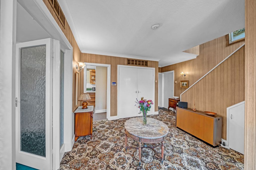 Property photo 3 of 32