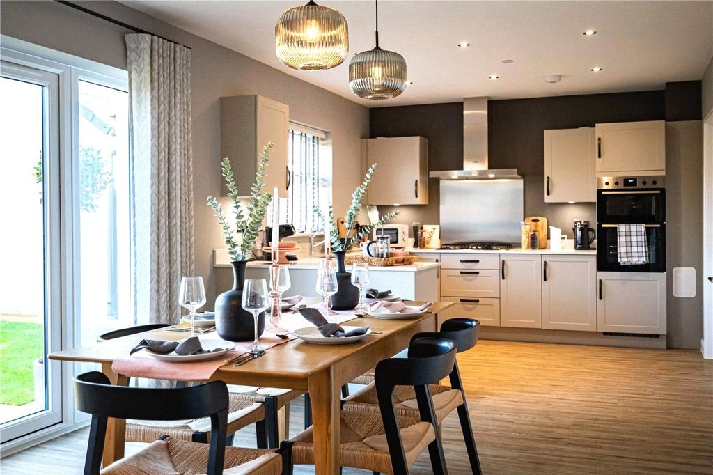 Property photo 2 of 24 Elderwood Parc