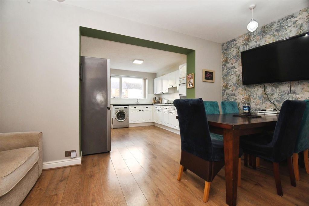 Property photo 2 of 14 263041d6-U 20 20 2849 29.Jpg