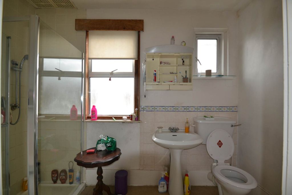 Property photo 3 of 5