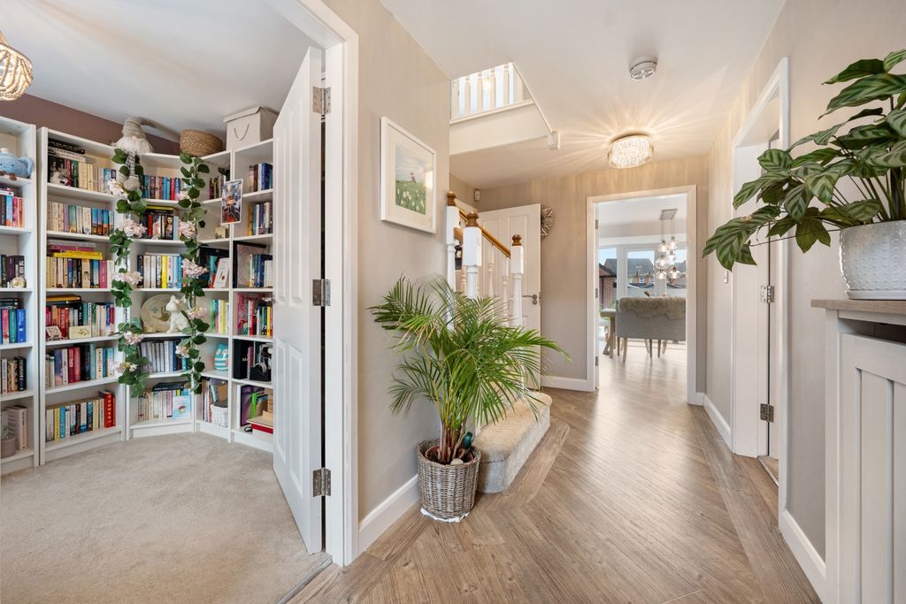 Property photo 3 of 48 Mosses Road-33