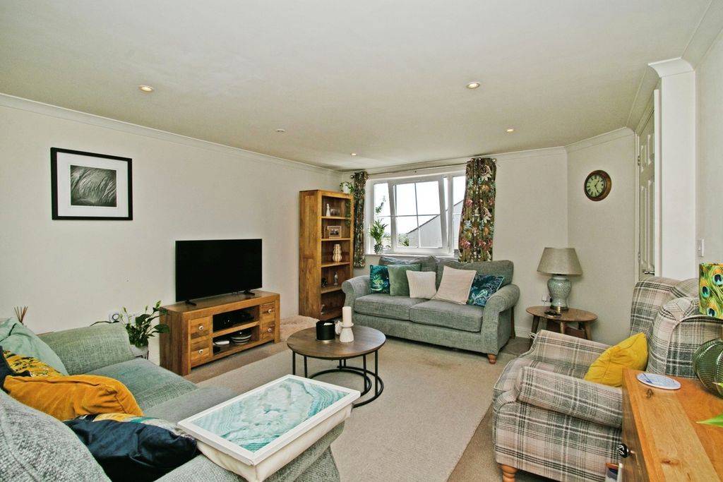 Property photo 2 of 16 Pbox-Img.Jpg