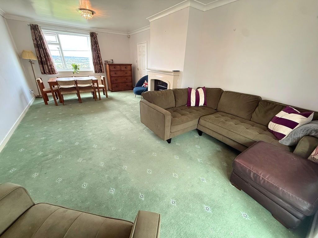 Property photo 2 of 19 Lounge