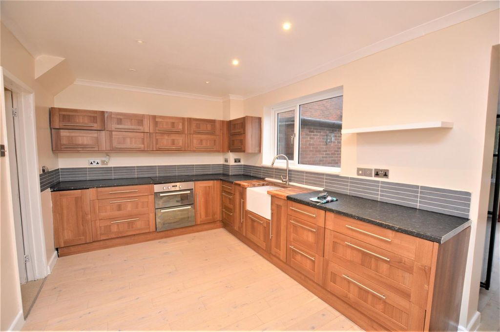 Property photo 2 of 20 Kitchen