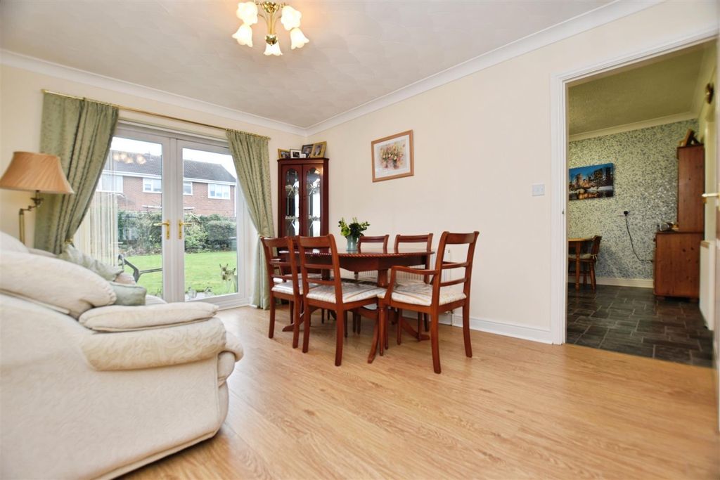 Property photo 2 of 27 75E218cc-Dining 20To 20Kit.Jpg