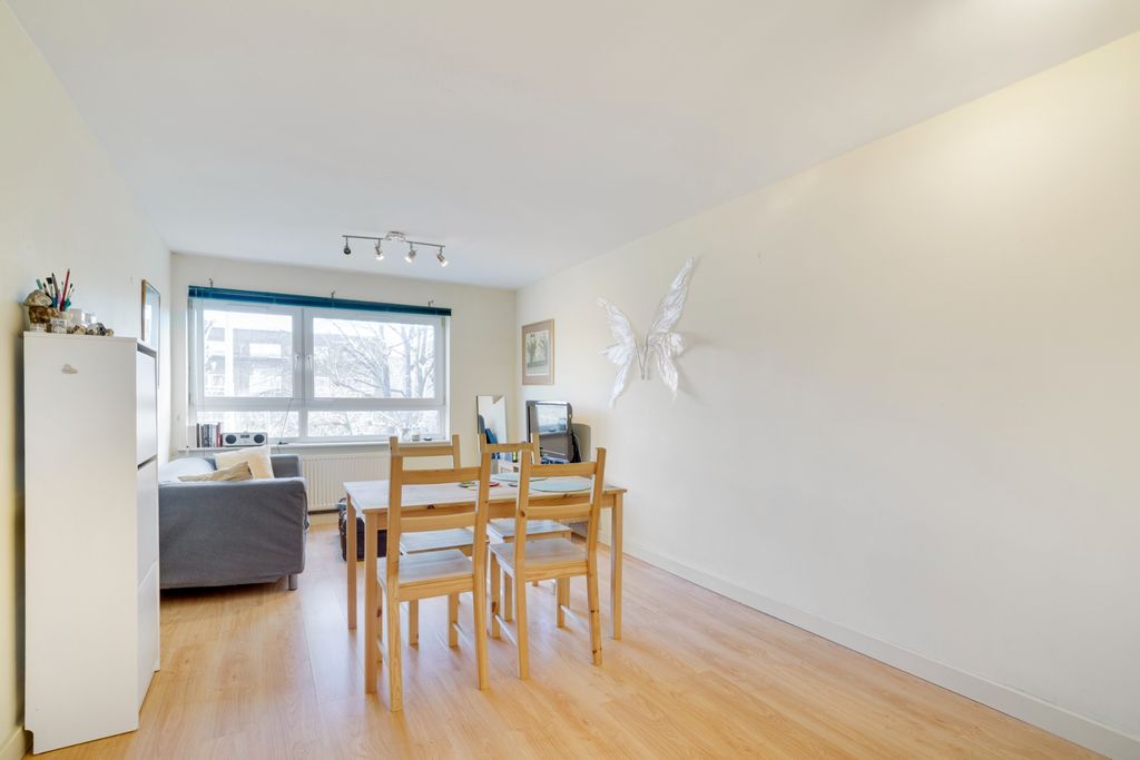 Property photo 2 of 11 Photo 3