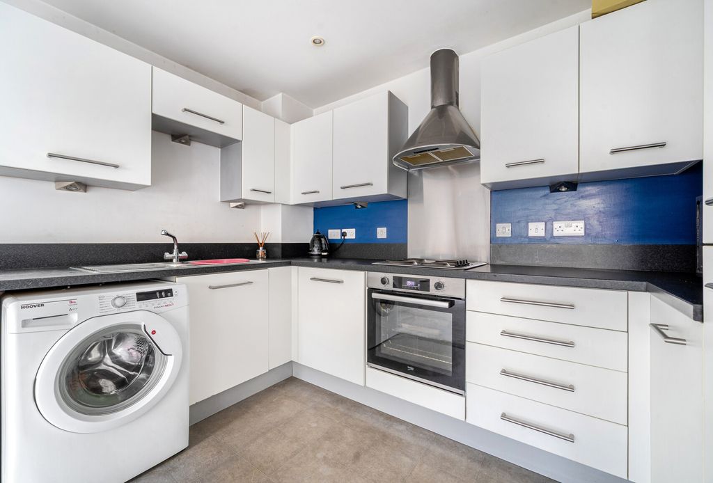 Property photo 3 of 10 1375821-8-69130cc...