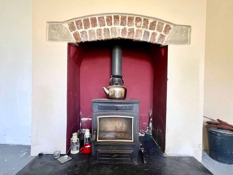 Property photo 3 of 23 Stove