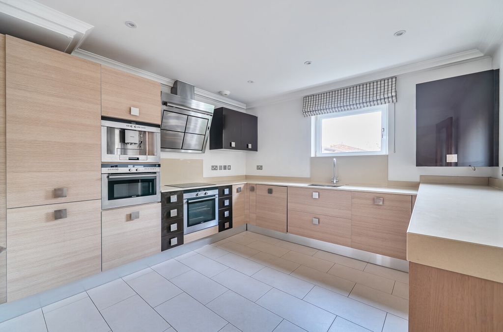 Property photo 3 of 20 Picture 3