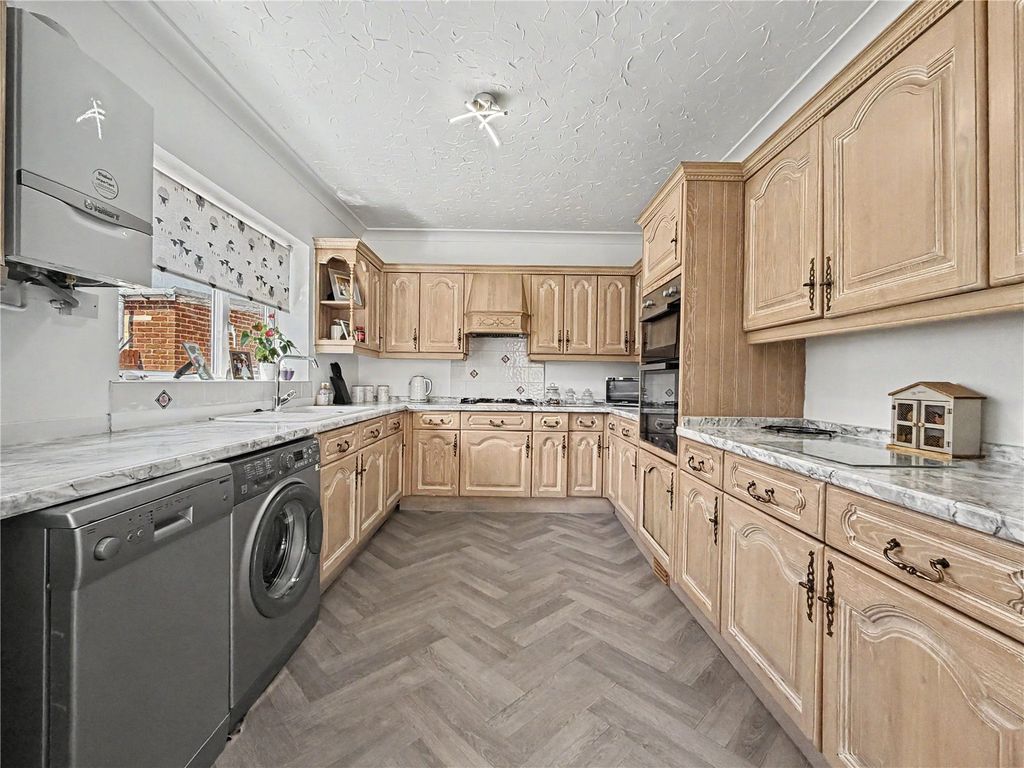 Property photo 3 of 21 Kitchen