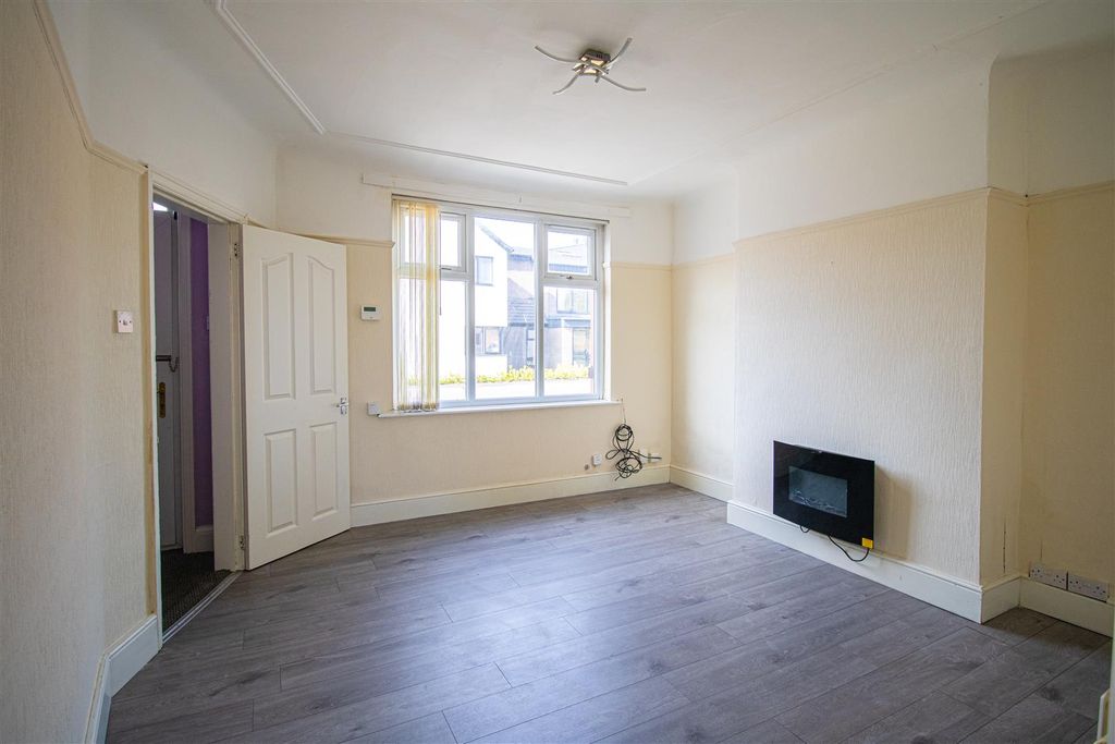 Property photo 2 of 8 Reception