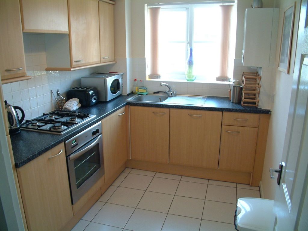 Property photo 2 of 6 Kitchen