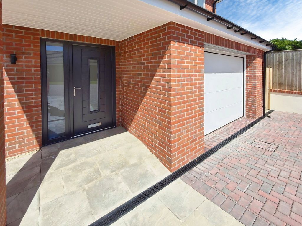 Property photo 3 of 40