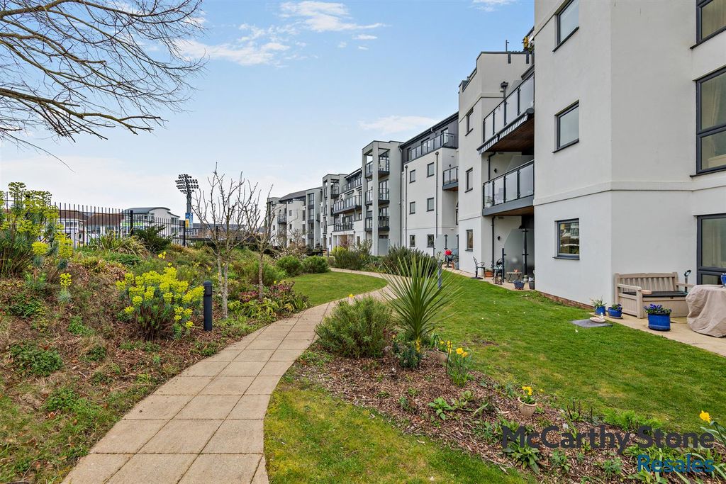 Property photo 1 of 26 8682429-Exterior09-800.Jpg