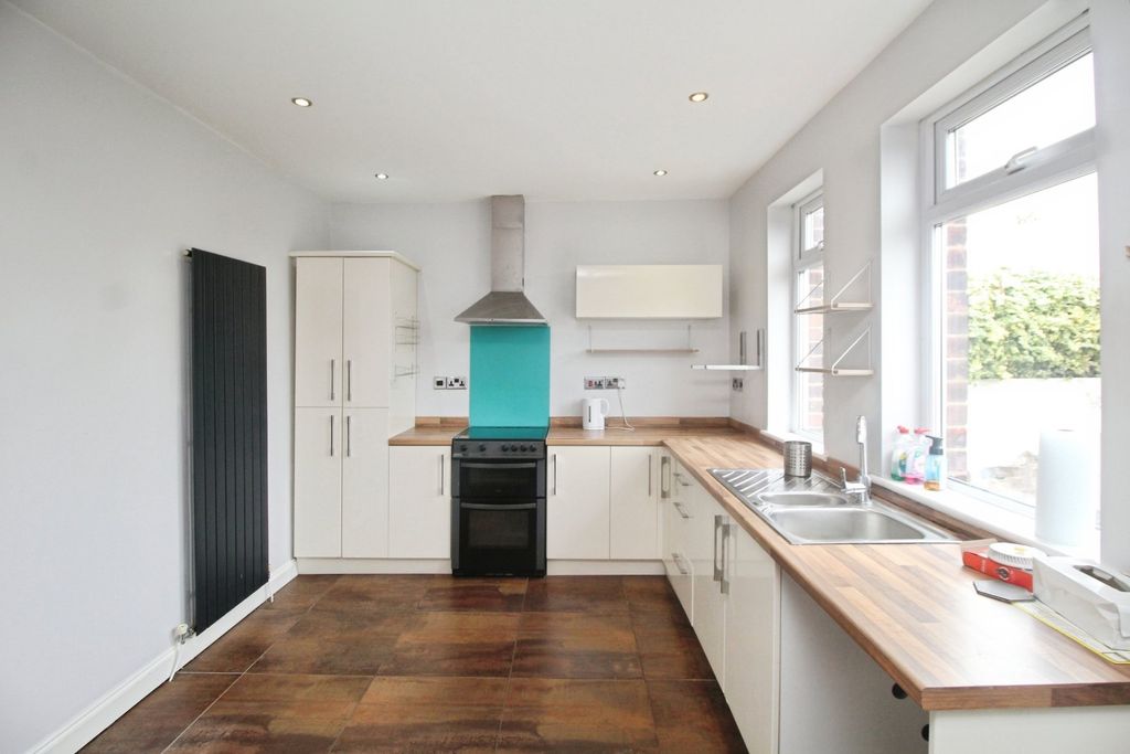 Property photo 2 of 14 Kitchen