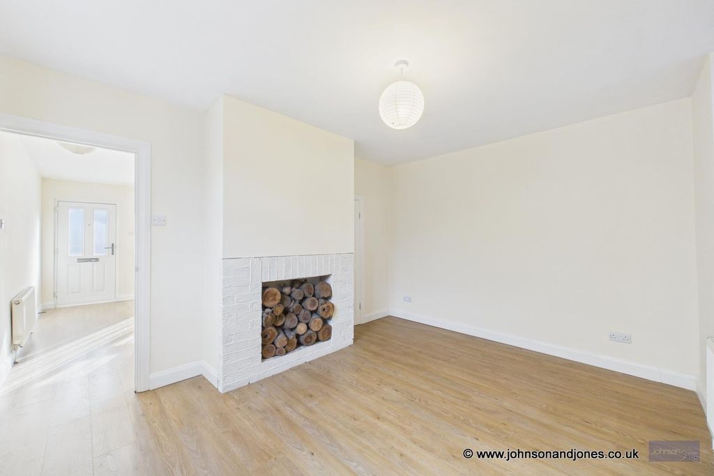 Property photo 3 of 20 3 Dining.Jpg