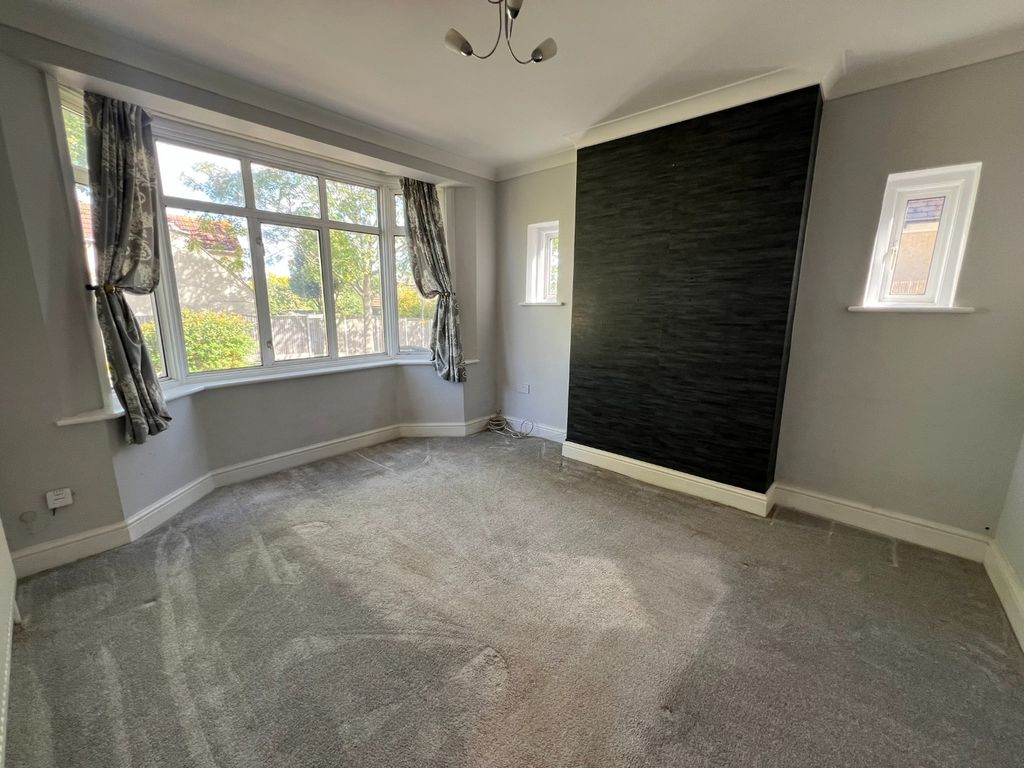 Property photo 2 of 12 4563192