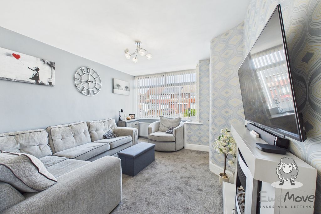 Property photo 3 of 17 7 (19)