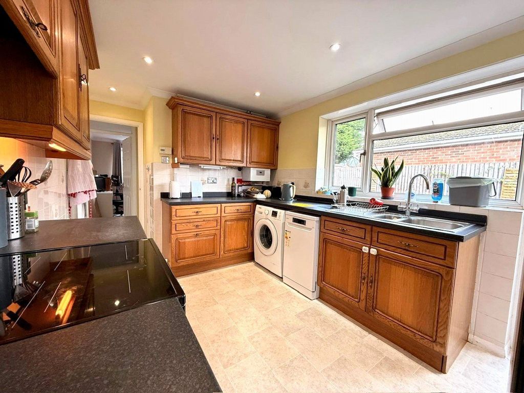 Property photo 2 of 14 Picture No. 12