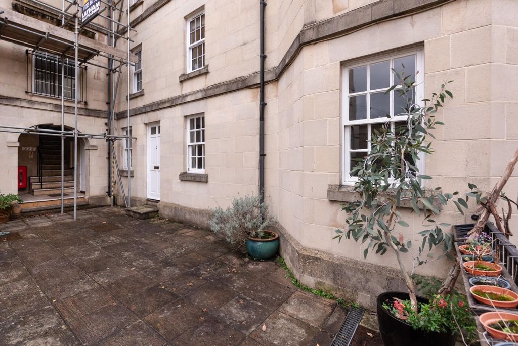 Property photo 3 of 13 Flat A, Bartletts Court, Bath Ba2 4Jt-4.Jpg