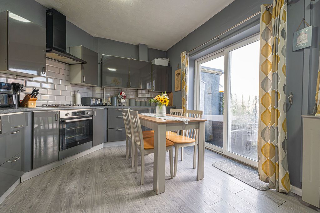 Property photo 3 of 23