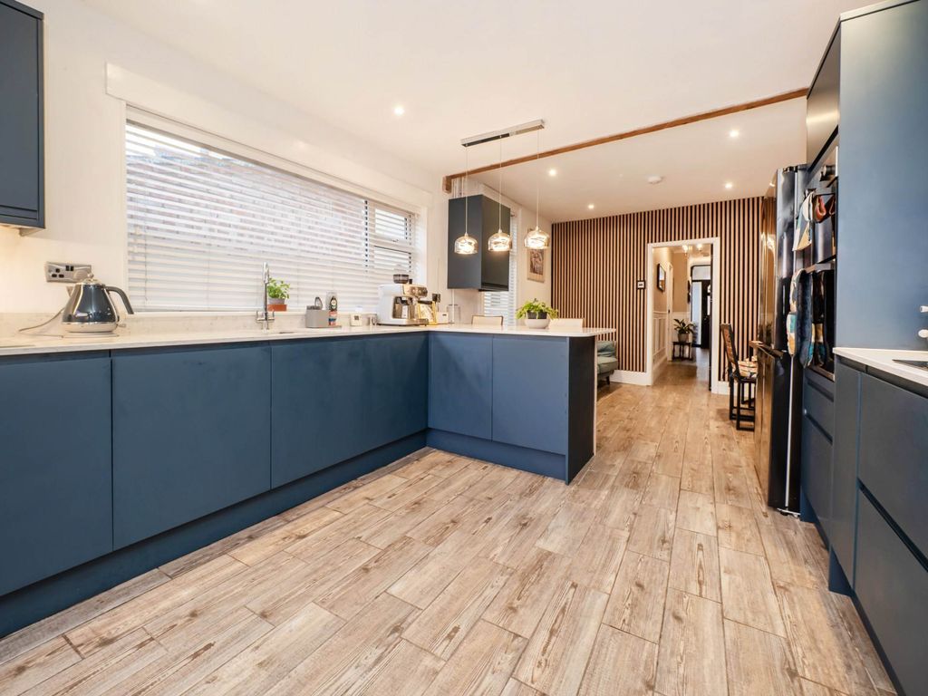 Property photo 3 of 35