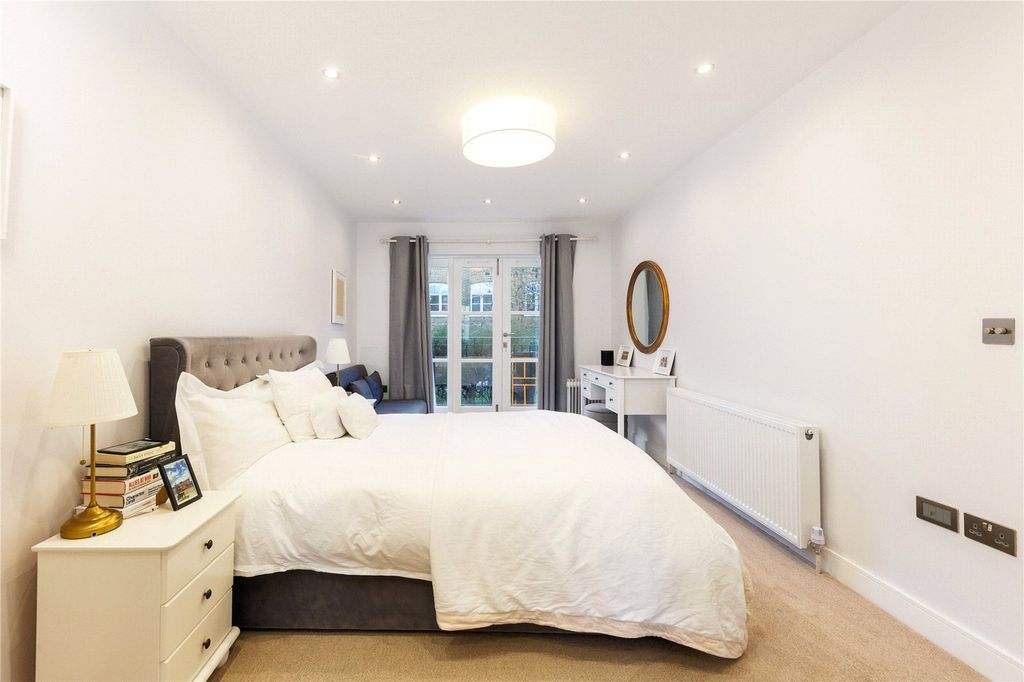 Property photo 2 of 21 Bedroom