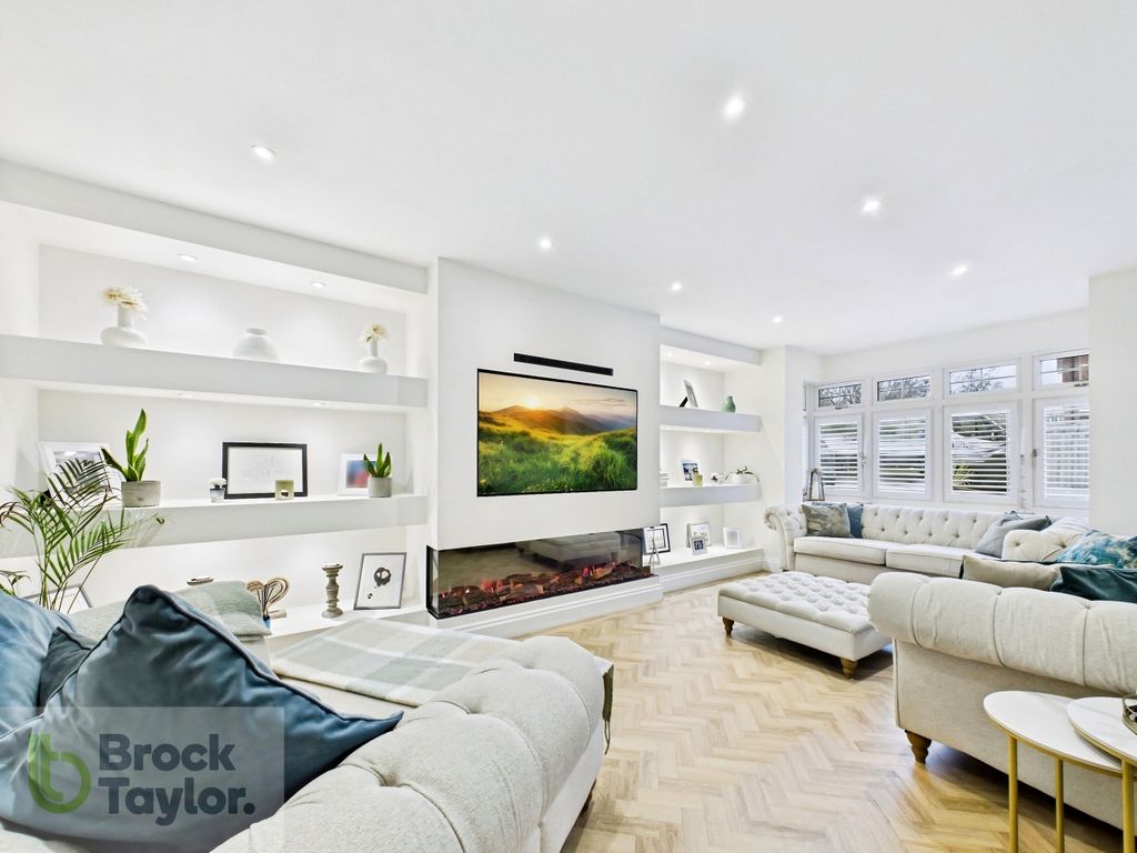 Property photo 1 of 27 Lounge,