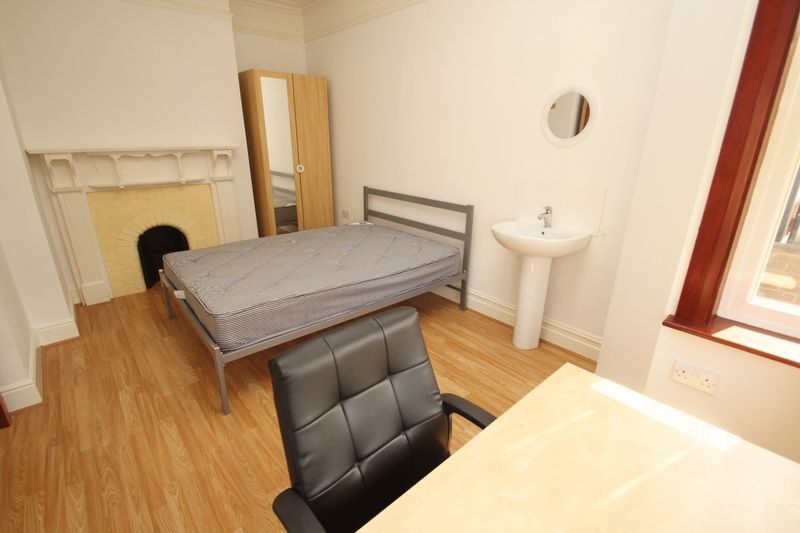 Additional image 7 of 6 bed detached house to rentFrederica Road, Bournemouth BH9