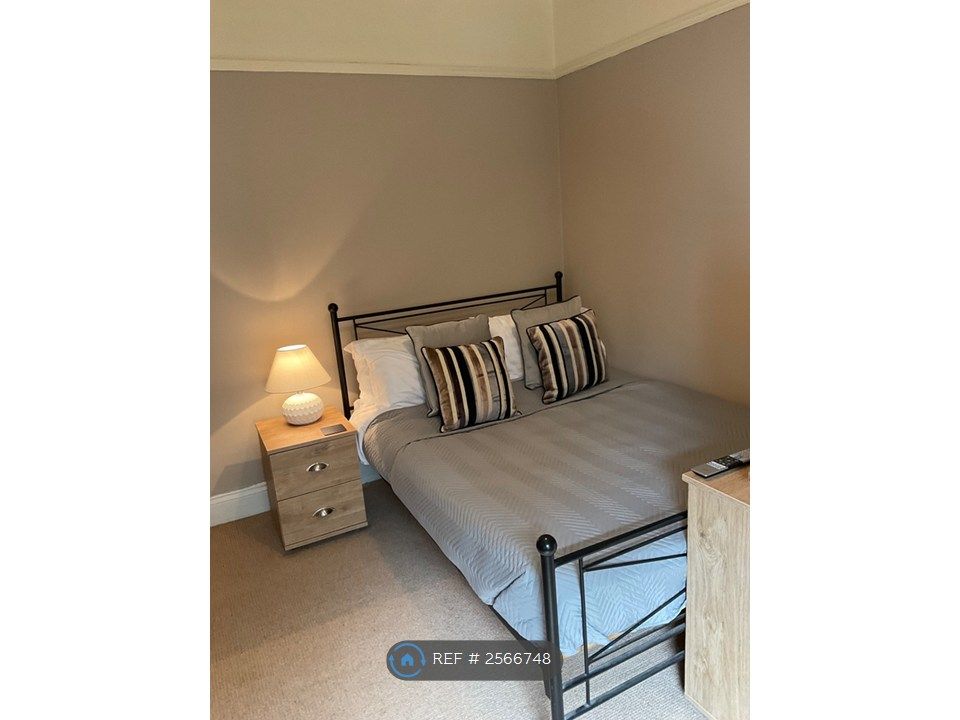 Property photo 1 of 12 Double Bedroom Now Available