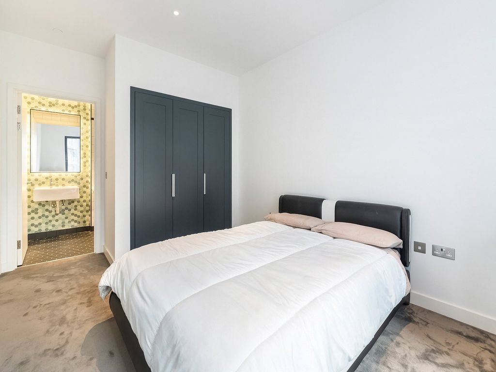 Property photo 3 of 10 Docklands E14