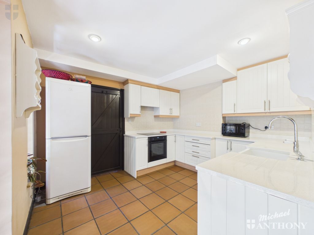 Property photo 3 of 13 Cam03218G0-Pr1121-Still007