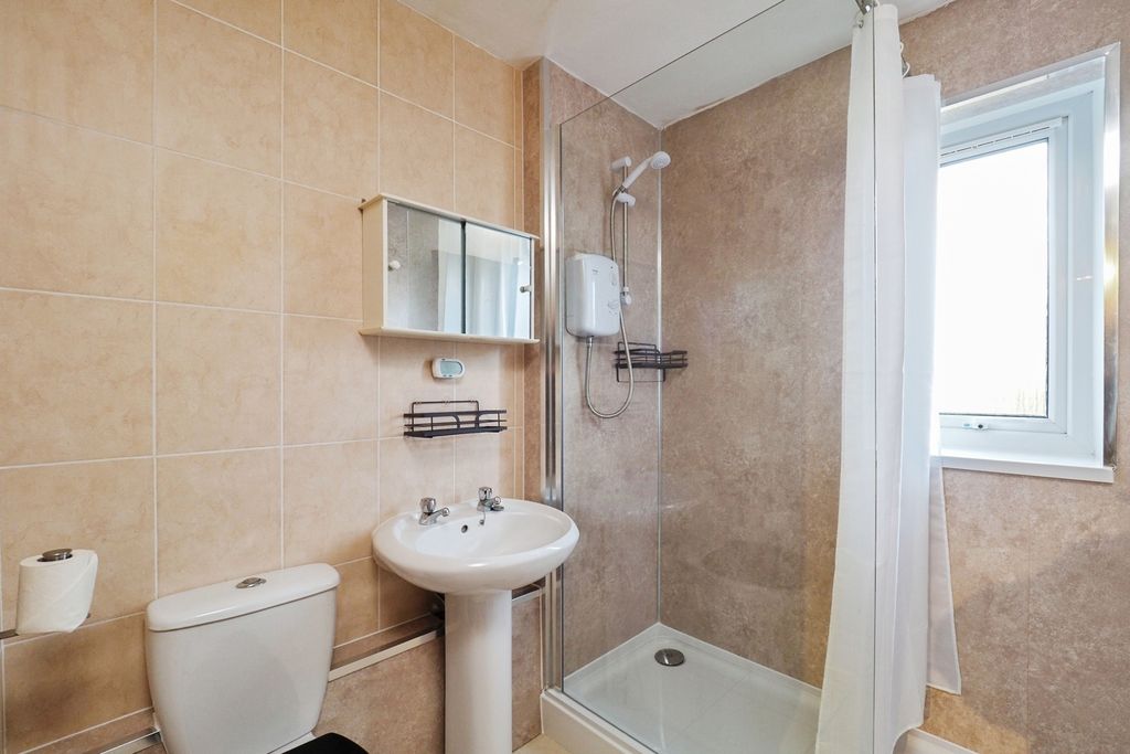 Property photo 2 of 16 Shower Room