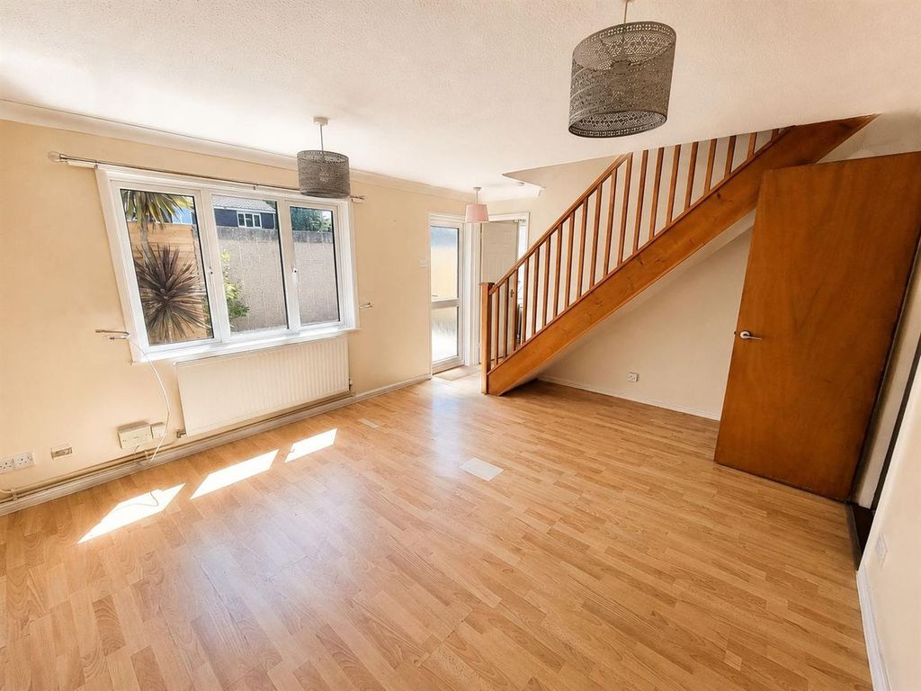 Property photo 3 of 13 Living Room