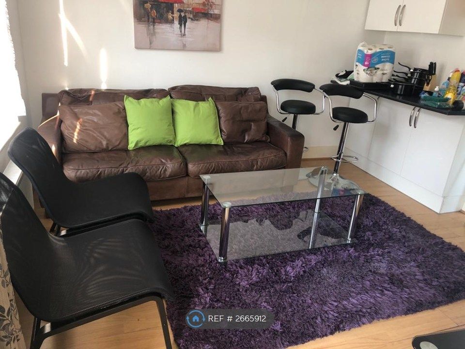 Property photo 1 of 8 Lounge