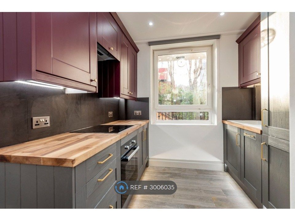 Property photo 2 of 11 Kitchen