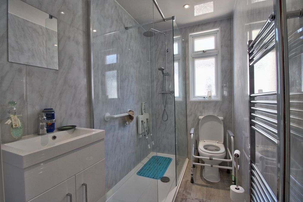 Property photo 3 of 15 Img_2879_80_81_Realistic