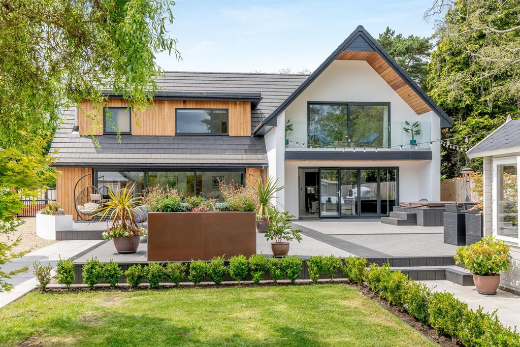 Property photo 1 of 42