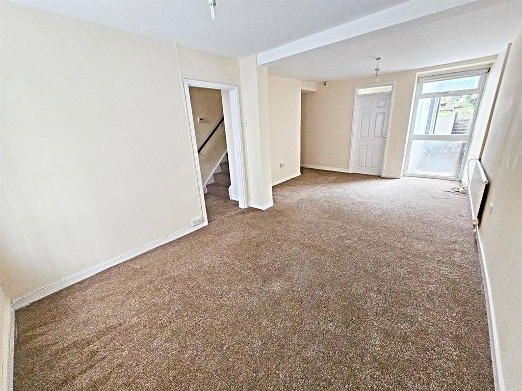 Property photo 2 of 14 Lounge