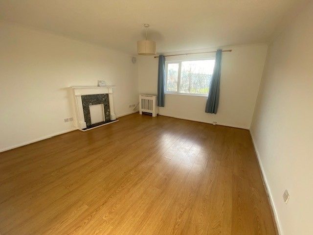 Property photo 1 of 6 Living Room