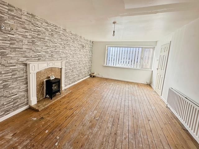 Property photo 2 of 15 Lounge