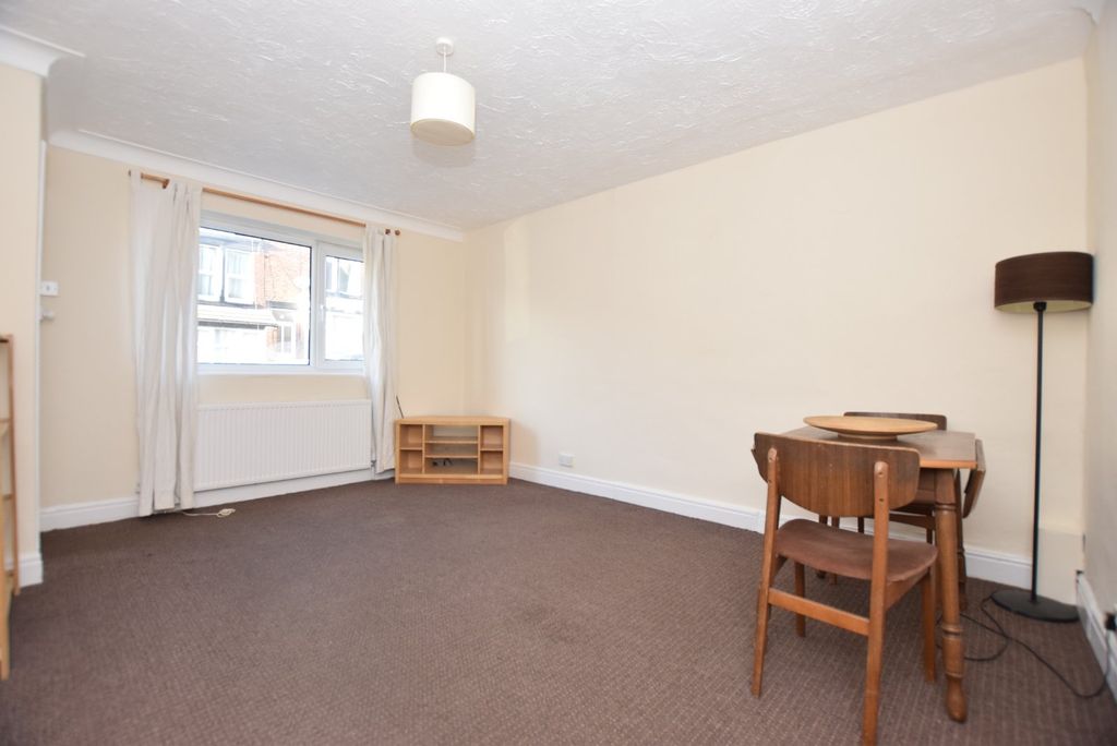 Property photo 2 of 6 Picture No. 17