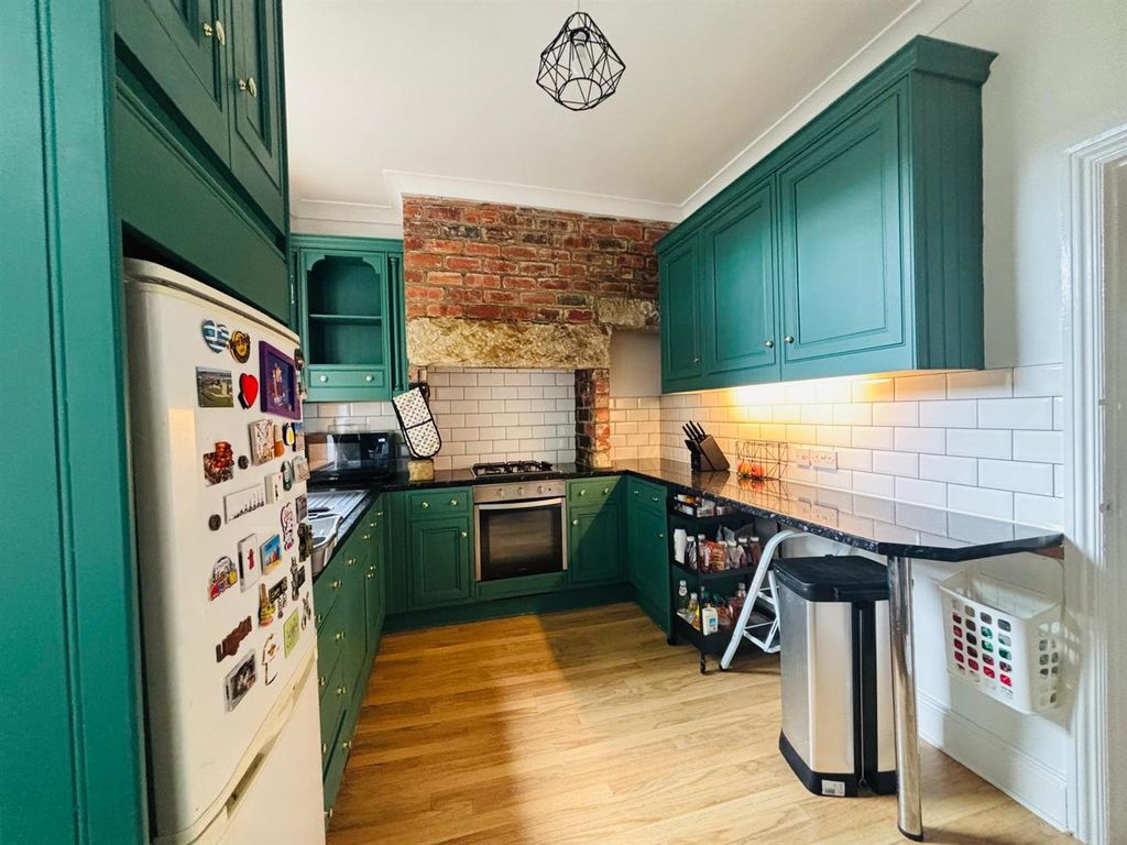 Property photo 3 of 16 Kitchen 1