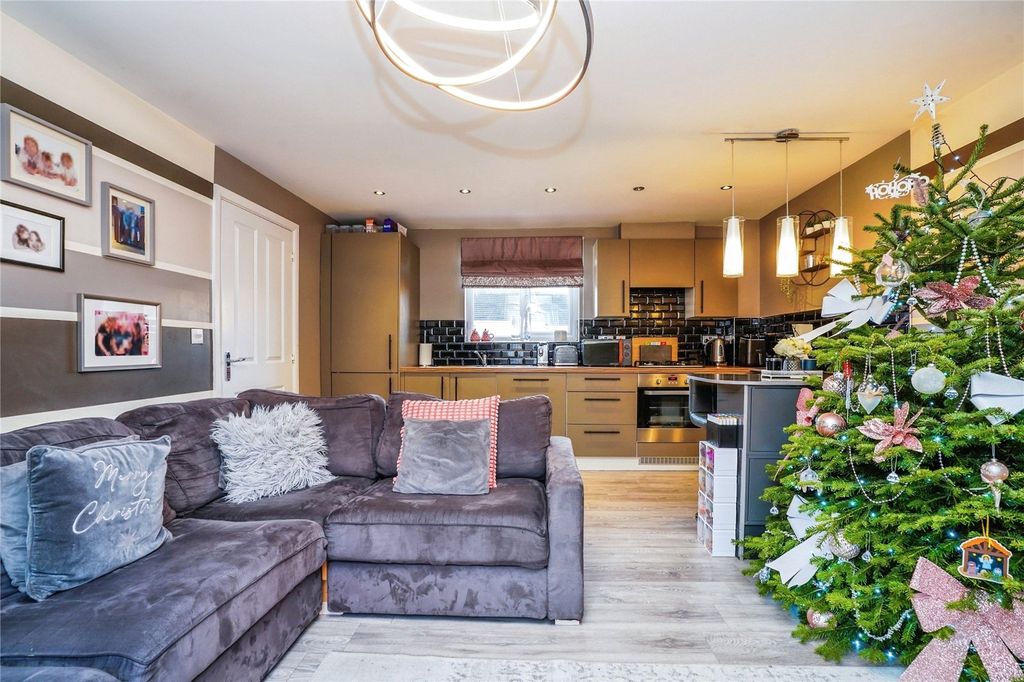 Property photo 2 of 17 Picture No. 19