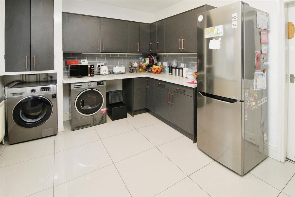 Property photo 3 of 14 Kitchen/Diner