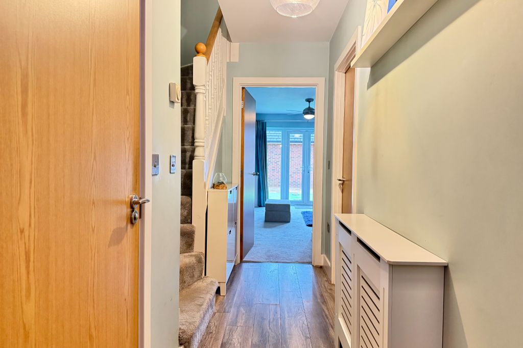 Property photo 3 of 17 Entrance Hall