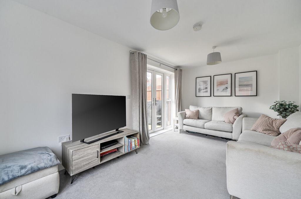 Property photo 3 of 23 1402468-11-697777...