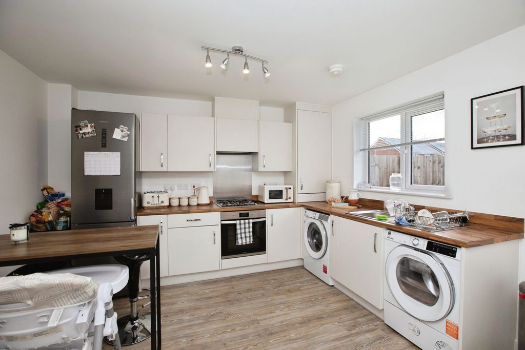 Property photo 3 of 11