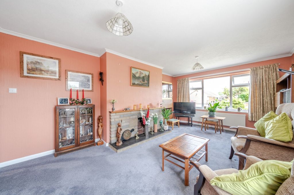 Property photo 3 of 21 1485861-11-6A43Bec54011d