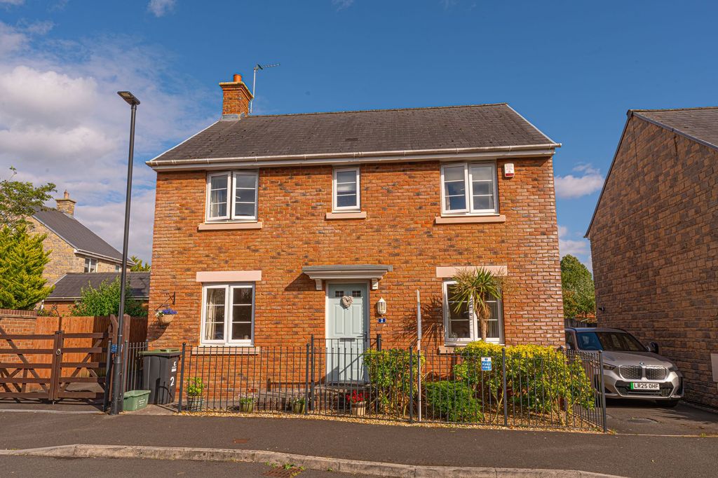 Property photo 1 of 40